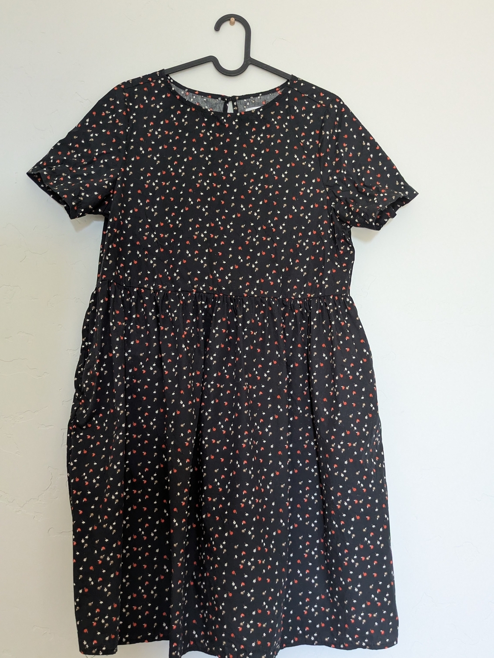 Tradlands Womens Black dress with Red & Cream Floral Print small